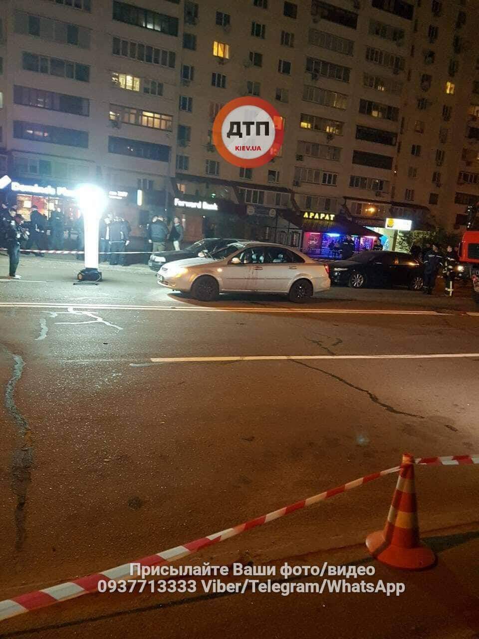 В Киеве в автомобиль бросили гранату: водитель погиб (фото)