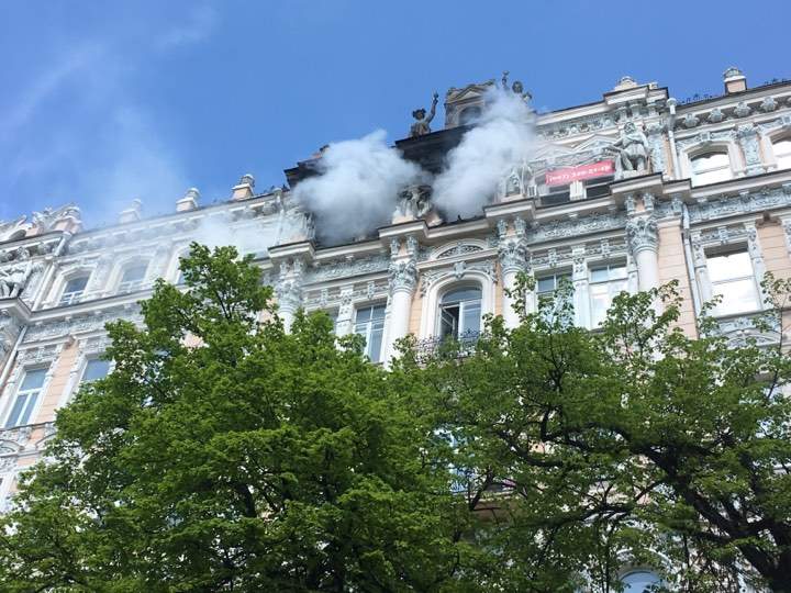 В центре Киева произошел пожар в историческом здании