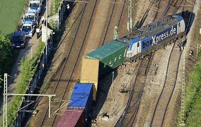 В Баварии грузовой поезд сошел с рельсов, ущерб оценивается в миллионы евро