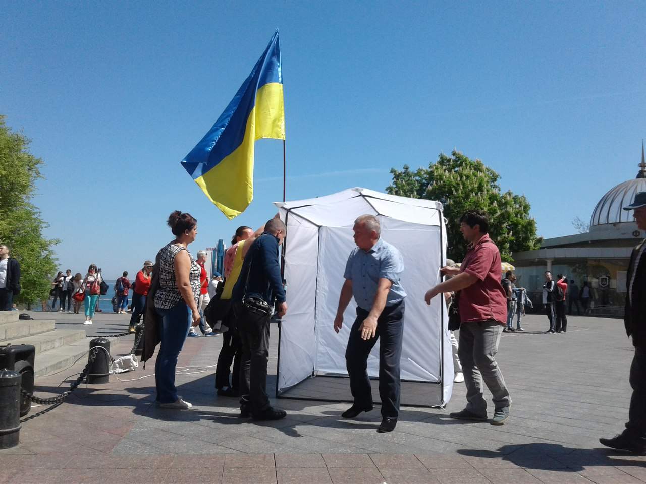 В центре Одессы проходит митинг за импичмент Порошенко (фото)