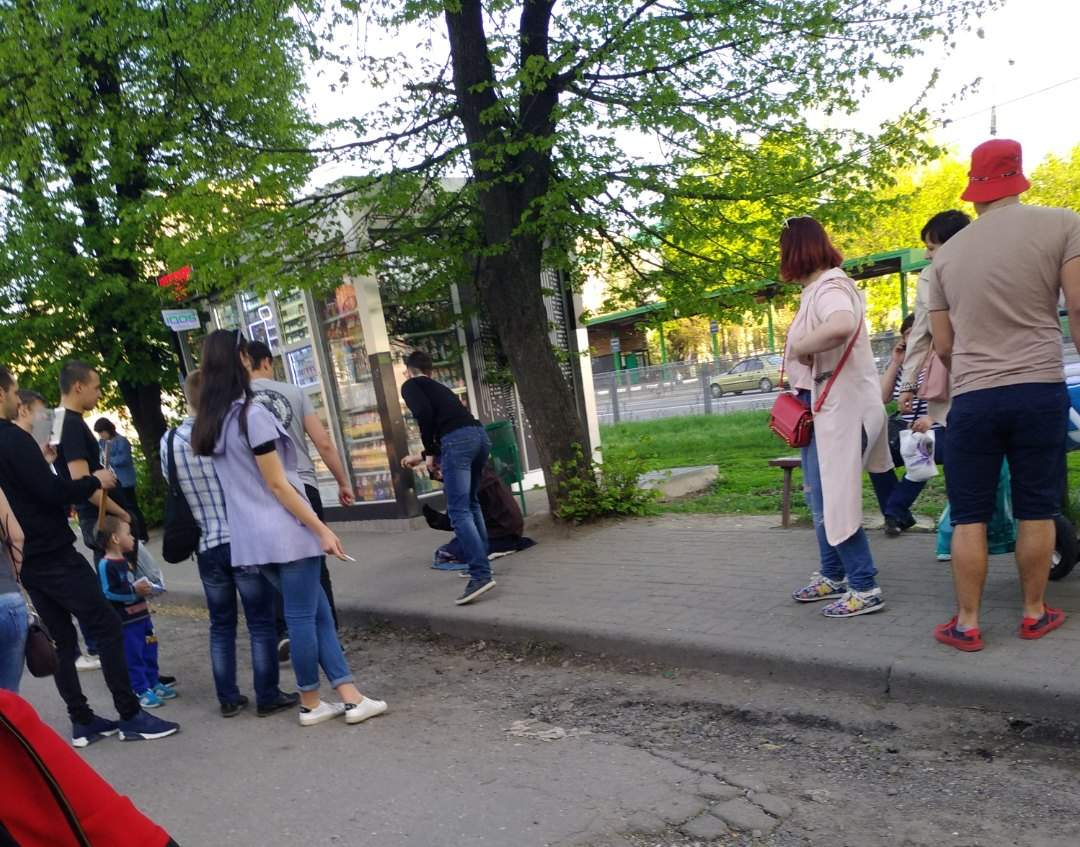 В Харькове разоблачили попрошайку, которая прикидывалась 70-летней бабушкой (видео)