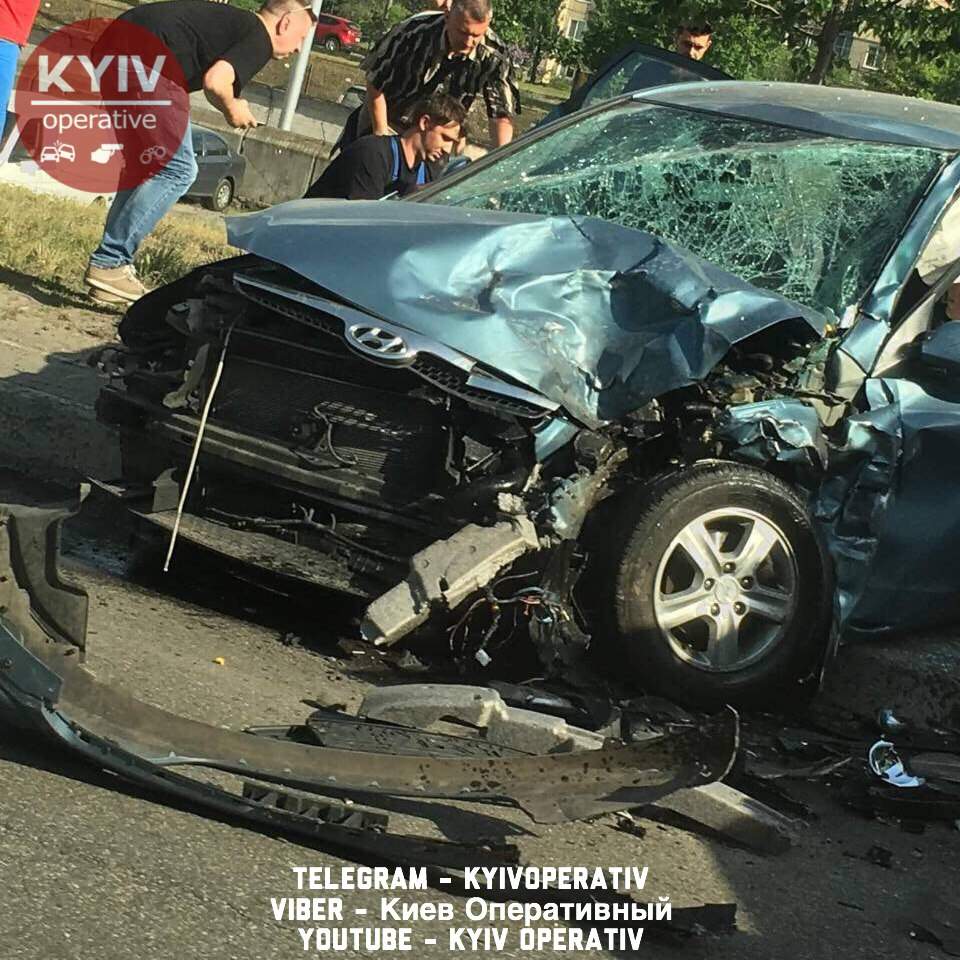 В Киеве произошло ДТП при участии инкассаторского автомобиля (фото)