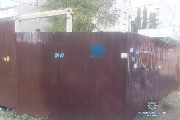 В Северодонецке неизвестные вандалы обрисовали центр города свастиками (фото)