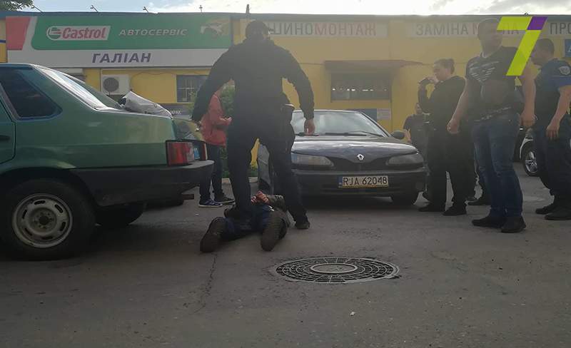 В Одессе полицейские со стрельбой устроили погоню за злоумышленниками (фото)