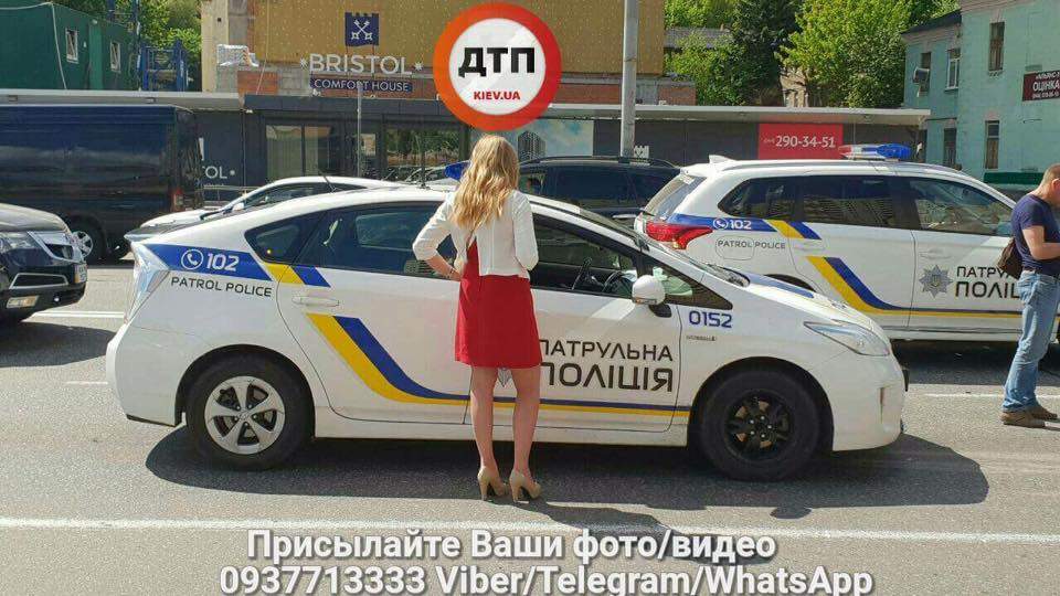 В Киеве девушка-водитель въехала в автомобиль спровоцировав тройное ДТП (видео)