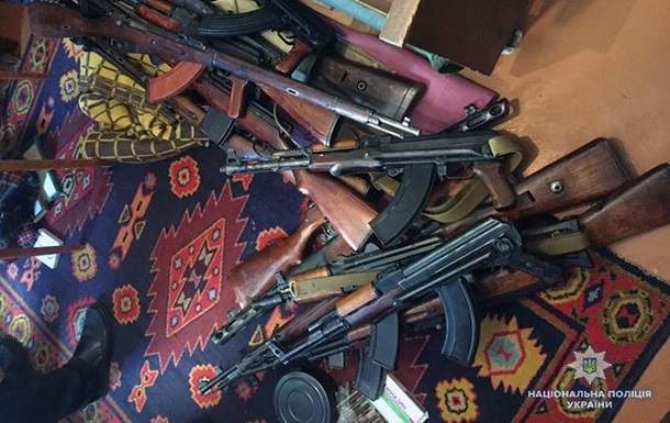 В Запорожье ликвидировали группировку, которая занималась поставкой и сбытом огнестрельного оружия (фото)