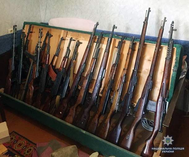В Запорожье ликвидировали группировку, которая занималась поставкой и сбытом огнестрельного оружия (фото)