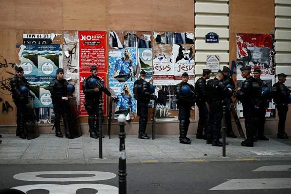 В Париже произошли стычки между противниками Макрона и полицией (фото)