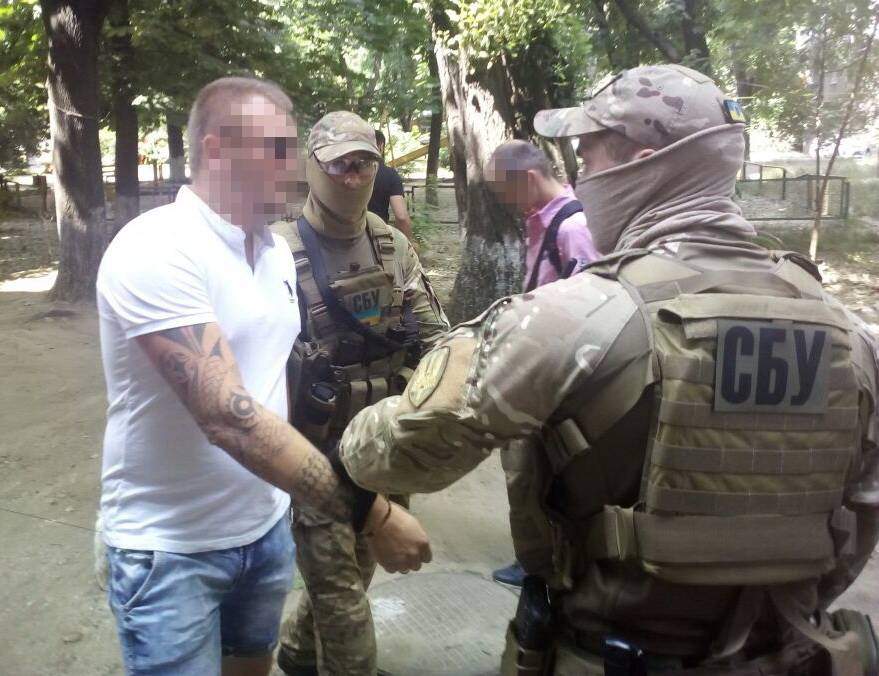 Сотрудники СБУ задержали межрегиональную организованную группу наркоторговцев (фото)