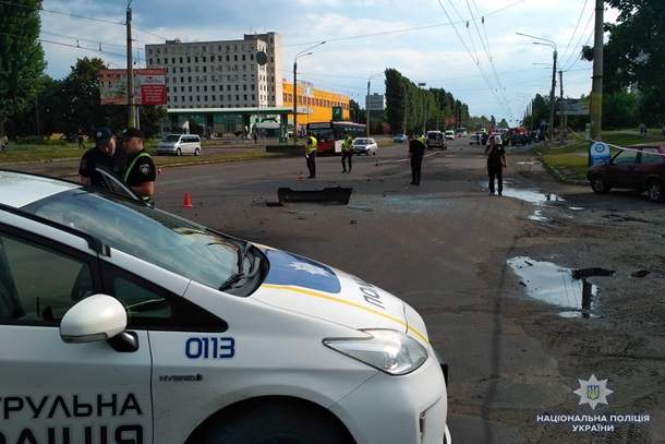 В Черкассах взорвали автомобиль известного украинского бизнесмена (фото)