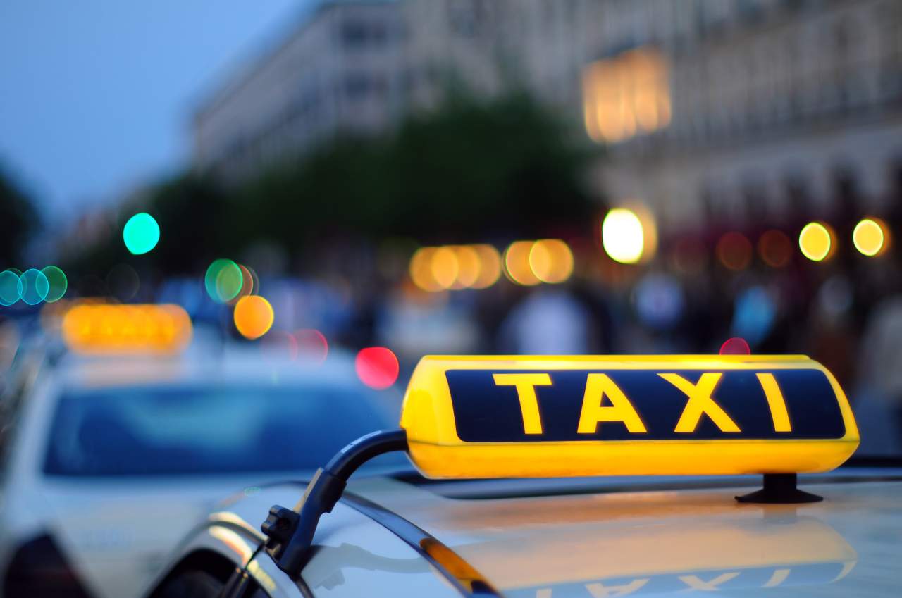 В Харькове обнаженный иностранец напал на таксиста (видео)