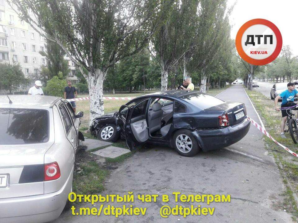 В Киеве пьяный водитель совершил ДТП и скрылся с места после оформления (фото)