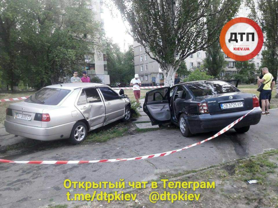 В Киеве пьяный водитель совершил ДТП и скрылся с места после оформления (фото)
