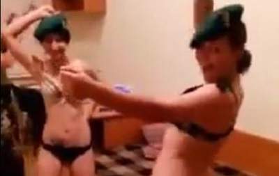 На Черкащине пограничницы устроили танцы в нижнем белье (видео)