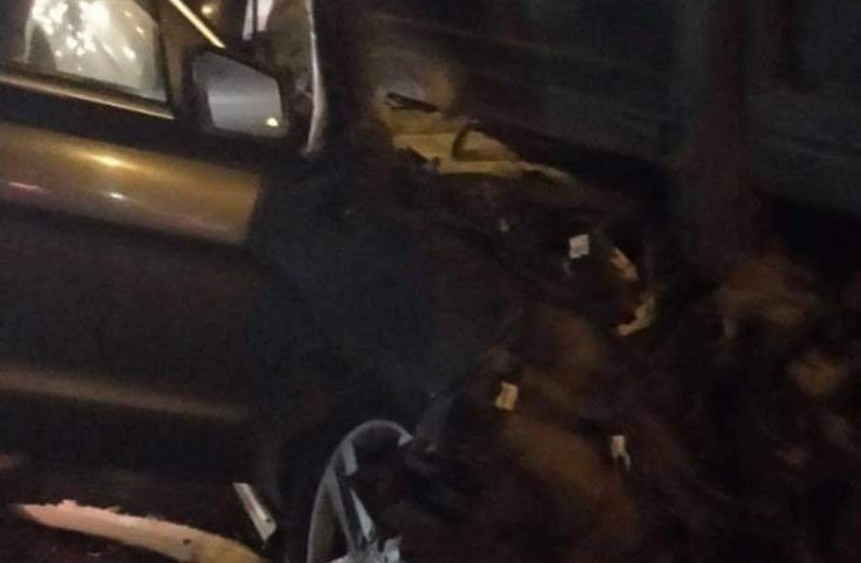 В Киеве внедорожник влетел в прицеп, водитель погиб на месте (фото)