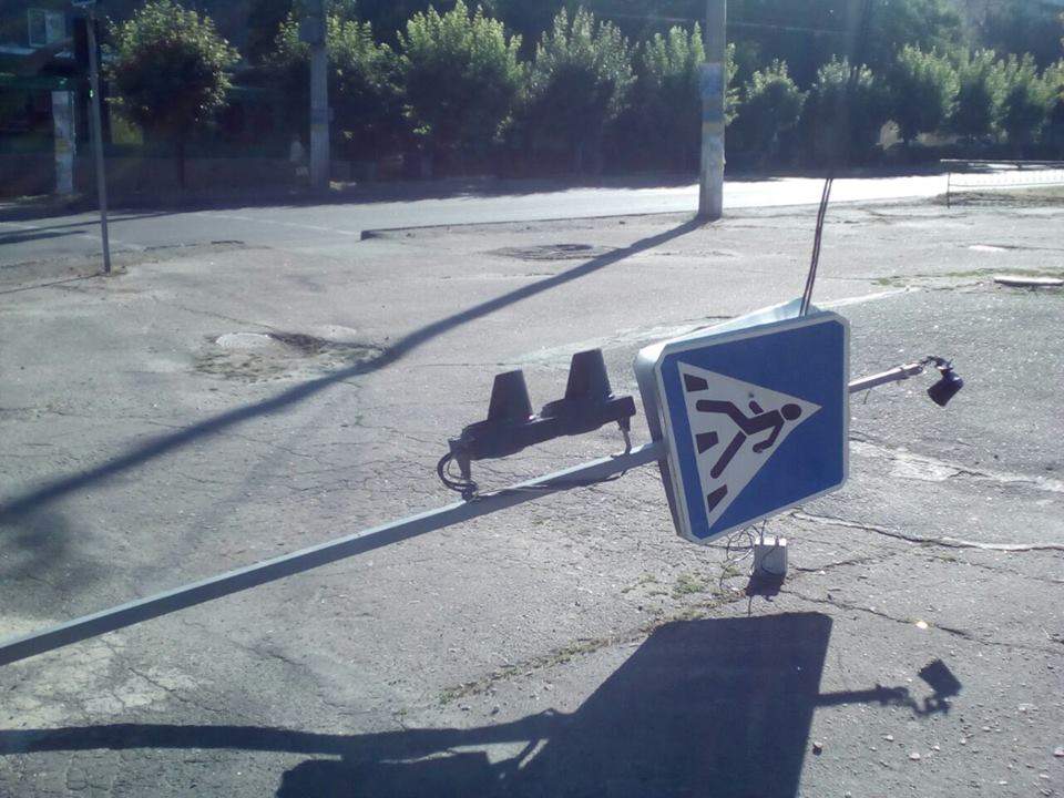 В Донецкой области неизвестные  разобрали и украли светофор