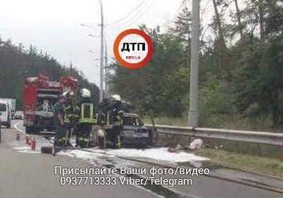 Под Киевом загорелся автомобиль (фото)