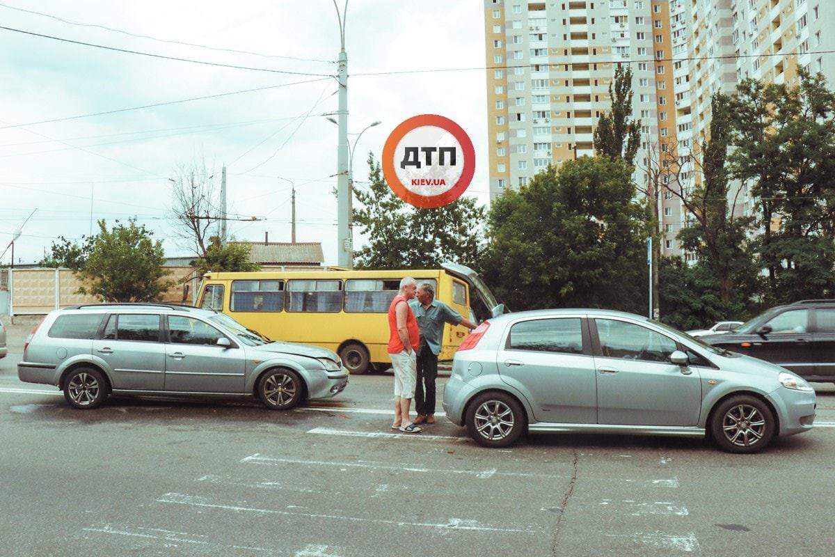 В Киеве в результате ДТП пострадала женщина-пешеход (фото)