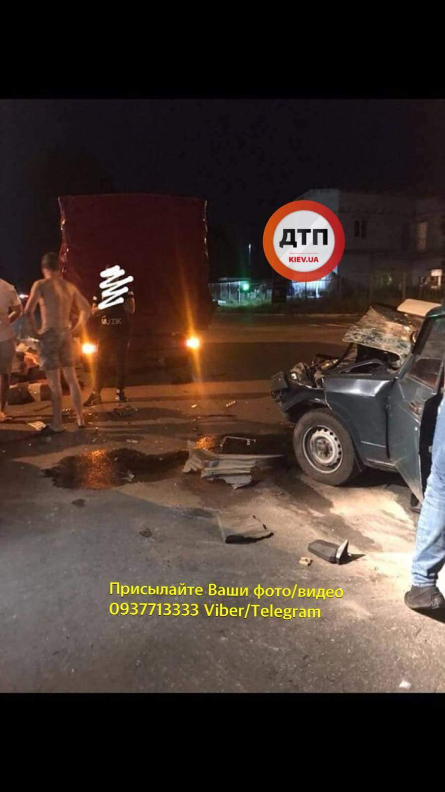 В Броварах в результате столкновения двух автомобилей, пострадавших извлекали из машины с помощью спецтехники (фото)