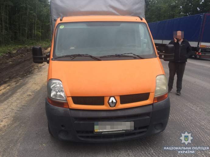 На Житомирщине задержали грузовик, в котором было более двух тонн нелегального янтаря (фото)