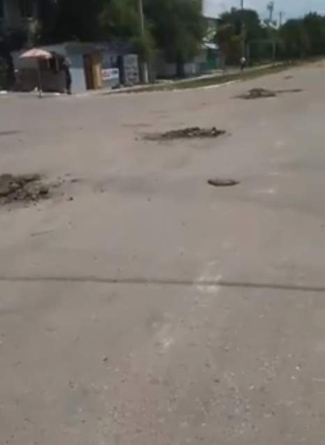 «Как кроты разрыли»: Житель Одесской области показал «качественный» ремонт дороги (видео)