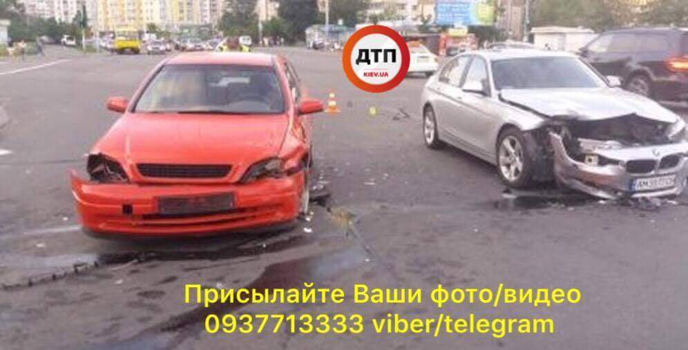 В Киеве в ДТП попала машина, в которой находился ребенок (фото)