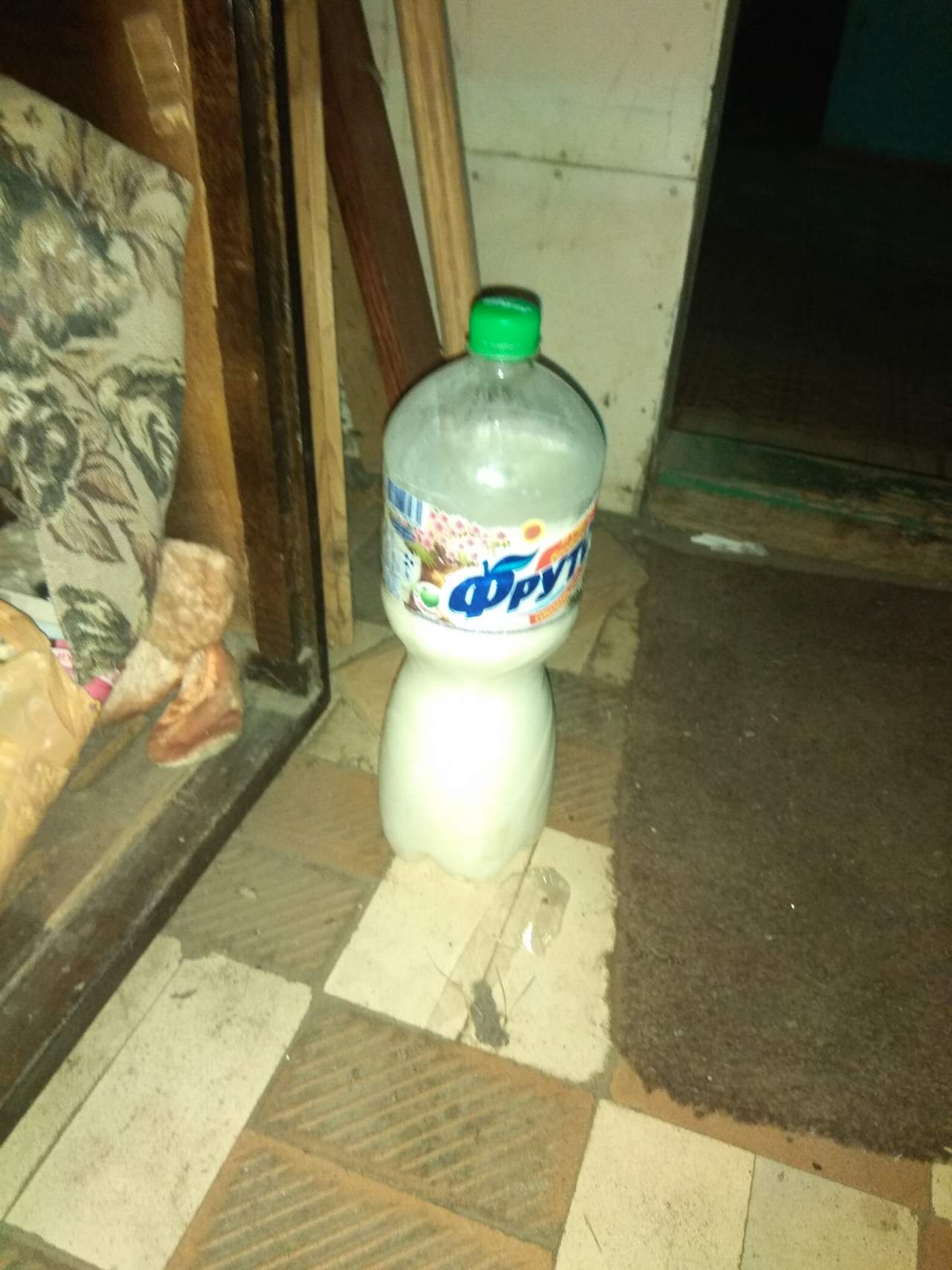 В Одессе пьяный мужчина пытался лишить женщину родительских прав, а у ребенка забрать единственную бутылку молока
