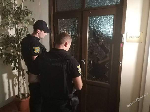 В Одессе неизвестные захватили ректорат ОНМедА (фото)