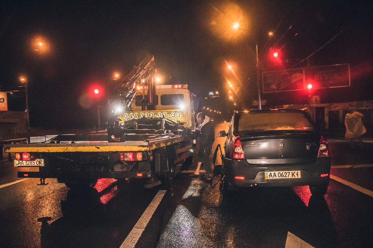 Тройное ДТП по причине пьяного водителя произошло в Киеве (видео)