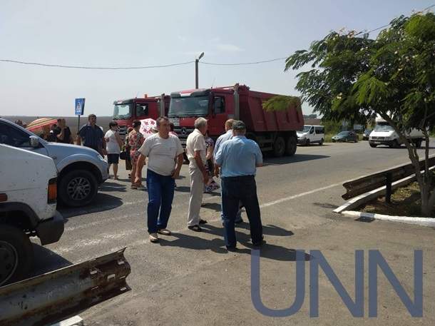 В Одесской области местные жители перекрыли две трассы (фото)