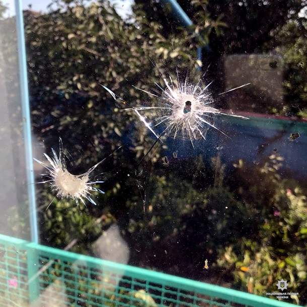 На Харьковщине неизвестные бросили гранату во двор фермера (фото)