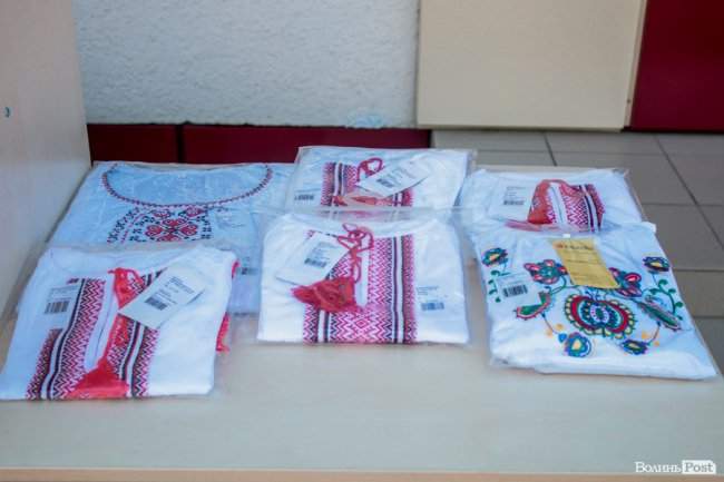 В Луцке дети погибших на Донбассе атошников получили «утешительный» подарок - вышиванки