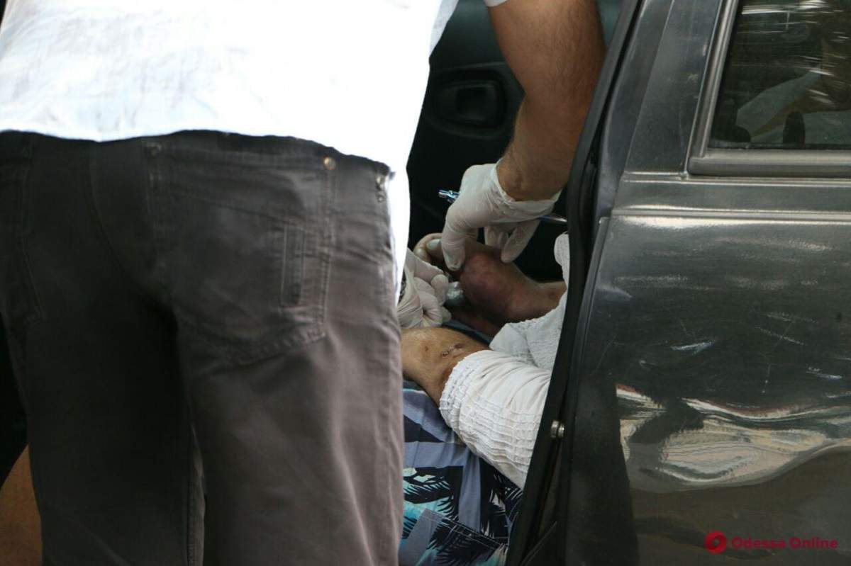 В Одессе обнаружили мертвого таксиста за рулем и со шприцем в руках (фото)