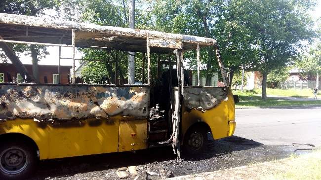 В Чернигове загорелся автобус с 20 пассажирами (фото)