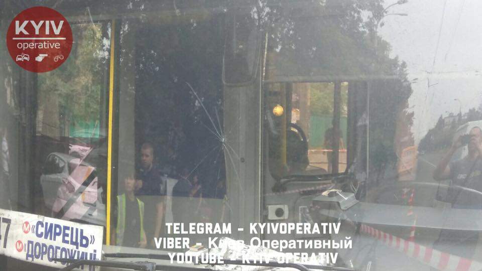 Киевлянин устроил стрельбу посреди улицы. Есть пострадавшие