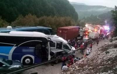 В Турции столкнулись 32 авто. Пострадали 15 человек