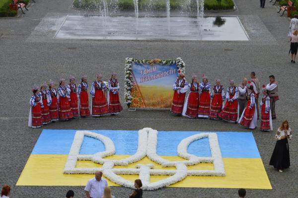 В центре Ужгорода появится огромная карта Украины и герб из живых цветов
