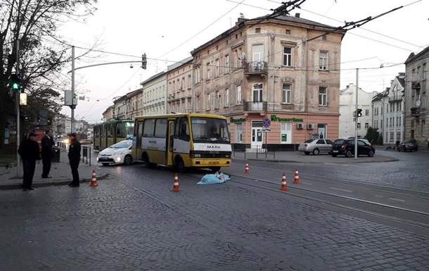 Во Львове водитель за рулём маршрутки устроил смертельное ДТП