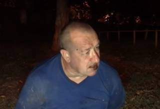 В Киеве пьяный мужчина с кулаками кидался на врачей и полицейских
