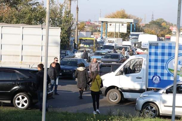 В Одессе автомобилисты устроили акцию протеста