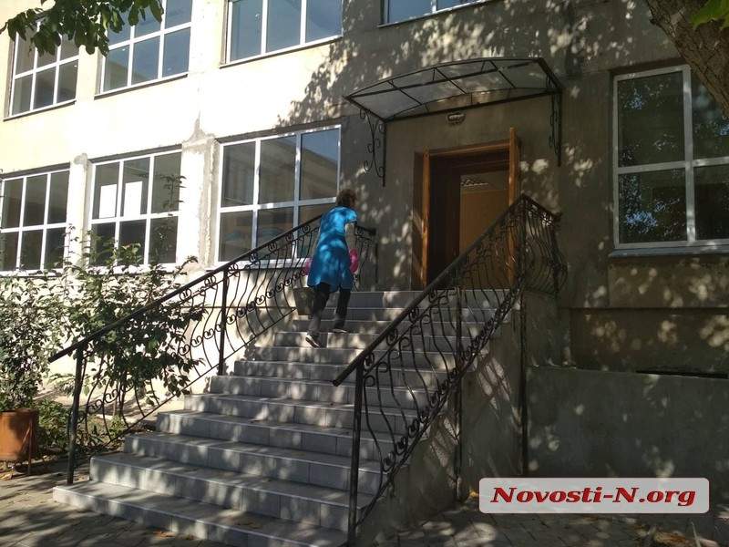В Николаеве первокурсник ударил ножом старосту общежития (фото)
