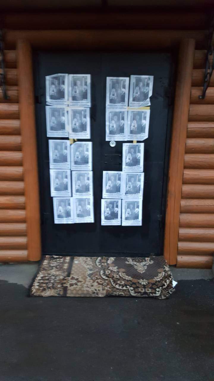 Во Львове по территории храма УПЦ МП развесили плакаты с портретом Сталина (фото)