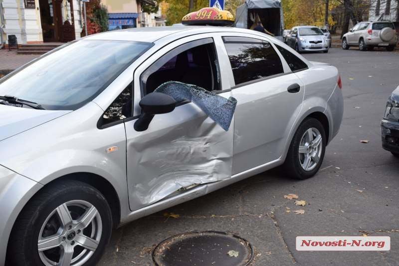 В Николаеве столкнулись две легковушки: машины получили механические повреждения (фото)
