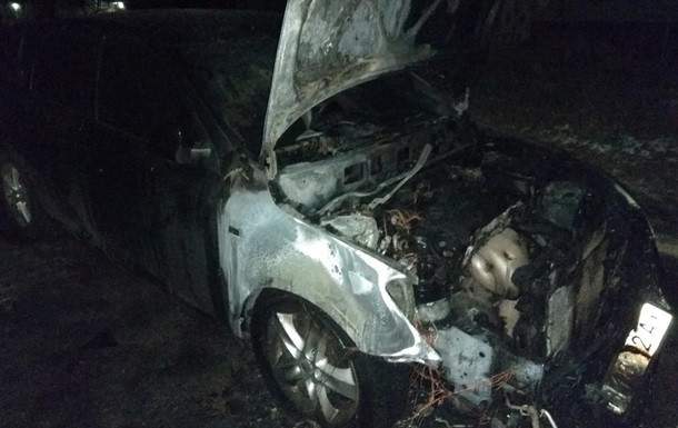 На Сумщине неизвестные сожгли автомобиль депутата горсовета