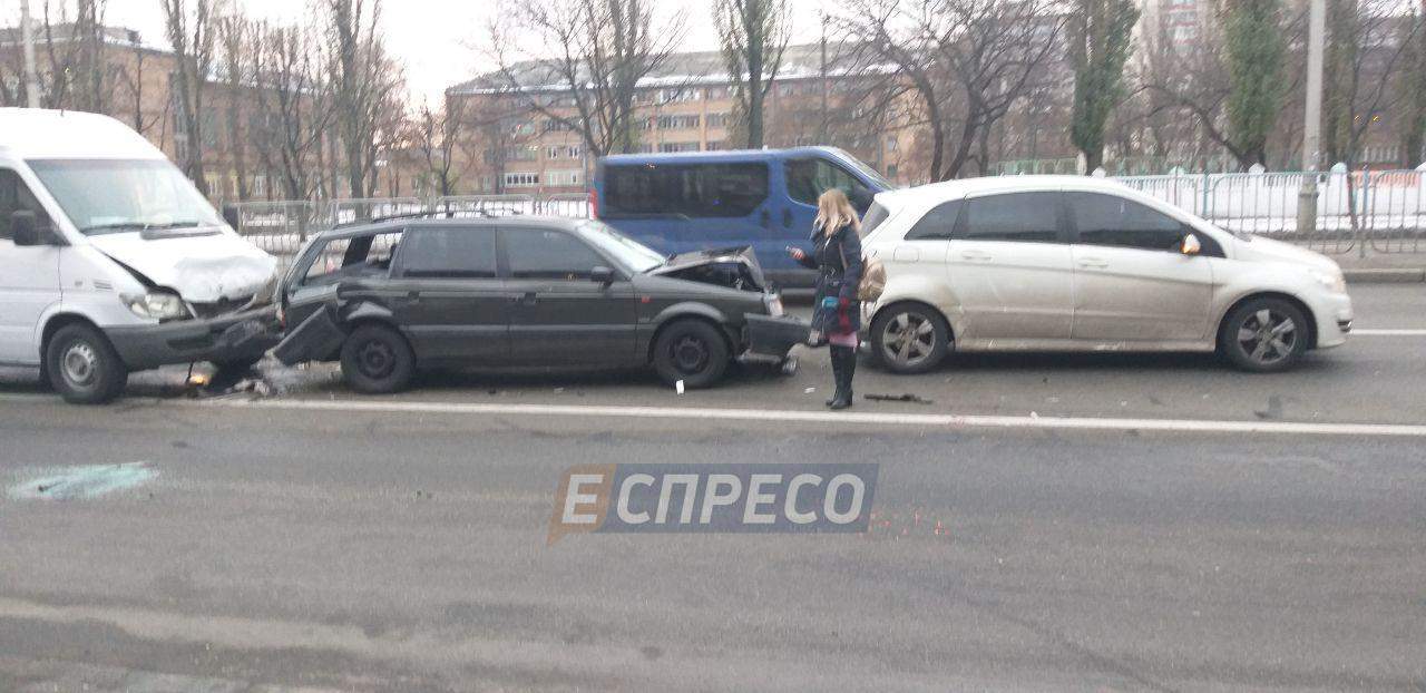 В столице произошло ДТП с участием трех автомобилей (фото)