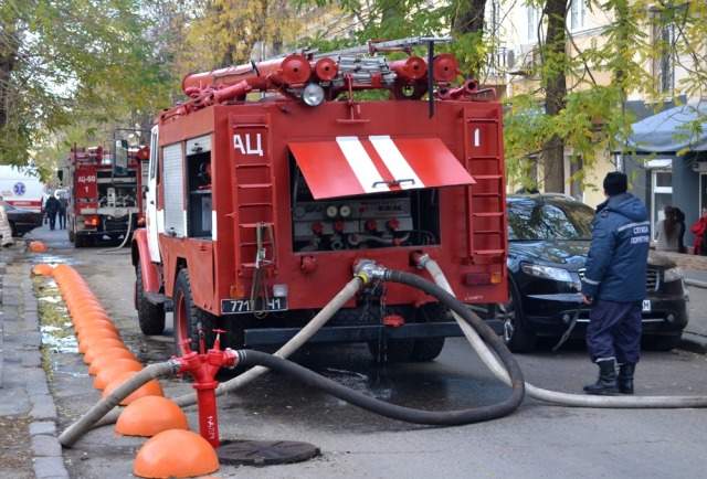 В Одессе произошел серьёзный пожар. К тушению огня привлекли несколько десятков человек
