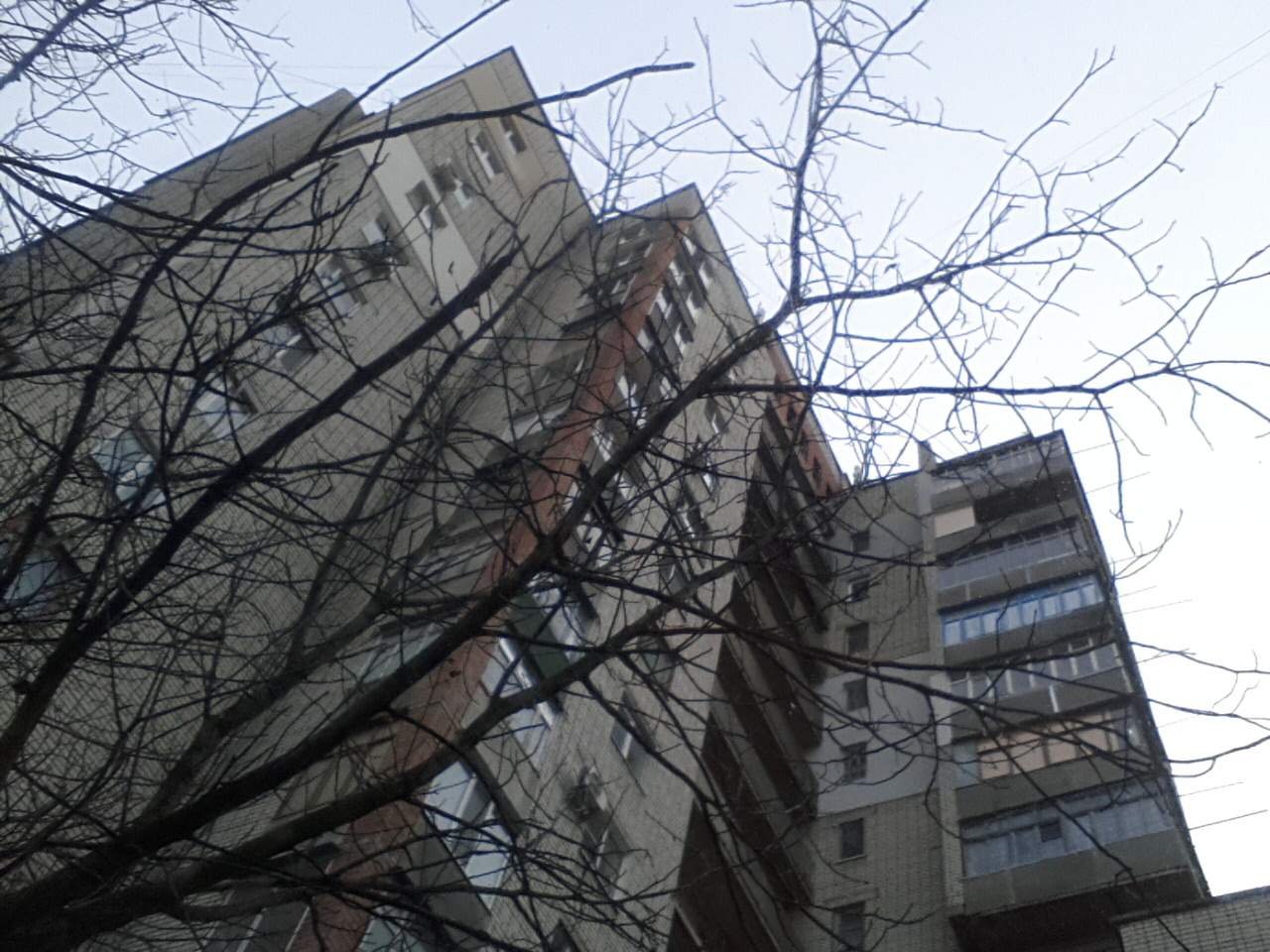 В Киеве пропавший мужчина выпрыгнул с балкона 14-го этажа (видео)