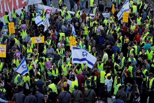 В Израиле люди, недовольные повышением цен на продукты, устроили акцию протеста