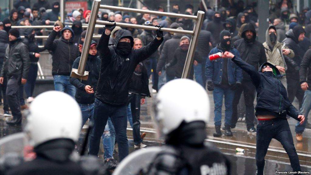 В Брюсселе между полицией и протестующими против миграционного пакта ООН произошли столкновения