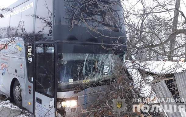 В Винницкой области в результате столкновения автобусов пострадали 4 человека